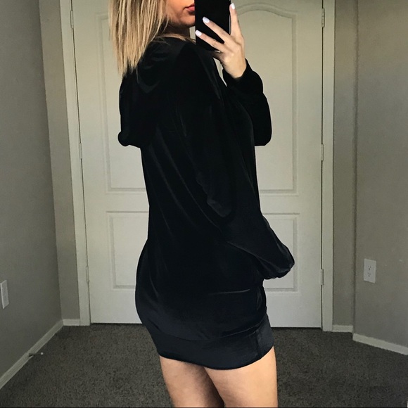 - Black Velvet Hooded Dress - - Picture 3 of 6